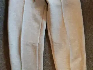 Str. S. Nike Tech fleece  Dame model.