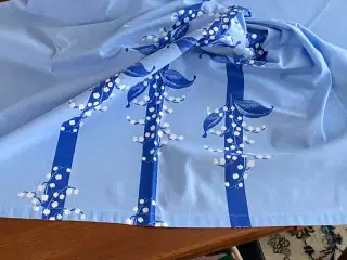 Lang dug til spisebord