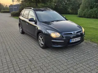 Bil der skal synes - sælges.