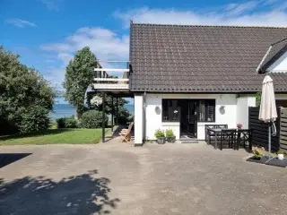 Strandhus i 1. r�kke til Neksel� Bugten
