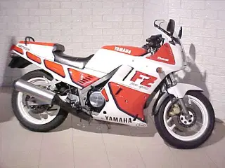 KØBES: Yamaha FZR 750 eller  1000 genesis.