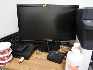 Computerskærme SAMSUNG m.fl. samt computer HP MP9 m.m.