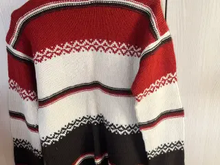 Strikket sweater i ren ny uld