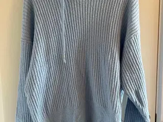 Lyseblå sweater fra Free/quent