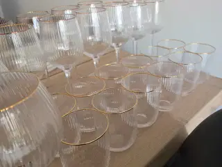 Lyngby glas med guldkant