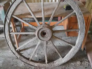 Vognhjul fra en kassevogn til heste