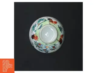 Kinesisk porcelænsskål med farverige dekorationer (str. Ø 12 cm)