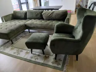 Sofa m/chaiselong samt Øreklapstol m/skammel
