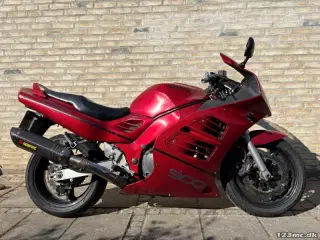 Suzuki RF 900 R