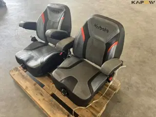 - - - Sæde med armlæn