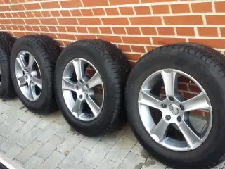 Mazda, Nissan alufælge med sommerdæk.