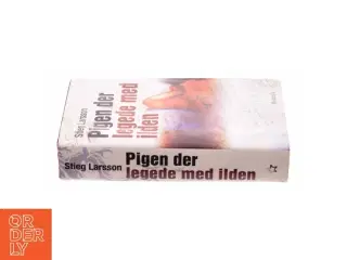 Pigen Der Legede Med Ilden af Larsson, Stieg (Bog)