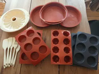 Silicone marked.  Diverse 