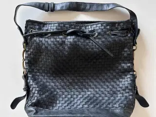 Skuldertaske i læder-look