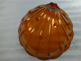 Ravfarvet Glasskål i Muslingefacon