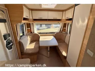 2020 - Dethleffs Camper 460 EL D-Line   Tysk håndværk fra Dethleffs, en populær indretning med enkeltsenge og D-Line udstyr
