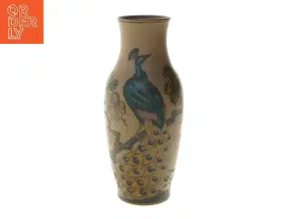 Vase med påfuglemotiv fra Hjort Keramik(str. Ø 8 cm længde 28 cm)