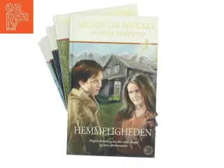 Hemmeligheden (Ved Rasmus Klitgaard Hansen) af Margit Sandemo (Bog)