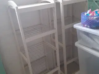 2 hvidmalede reoler 