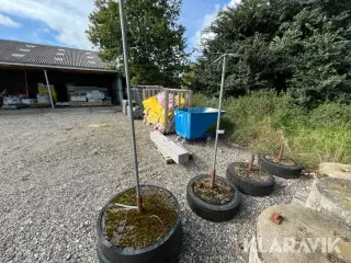Lot - Lysmaster inklusiv Fødder Eksklusiv Belysning.
