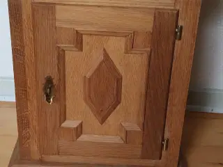 Tobaksskab i egetræ