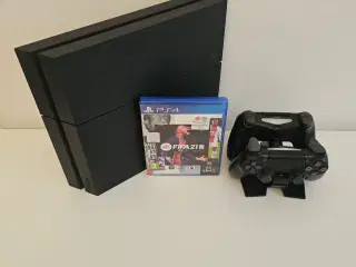 PlayStation 4 500GB + FIFA 21 og 2 Controllers