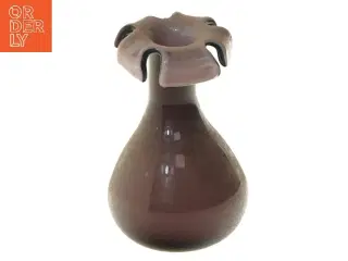 Brun vase med unik form (str. 16 cm)