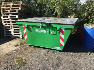 Skrot afhentes.