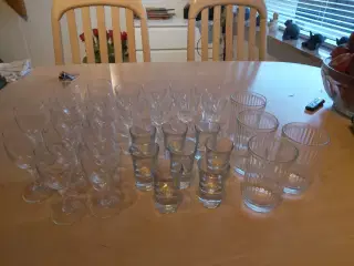 mange glas sælges samlet