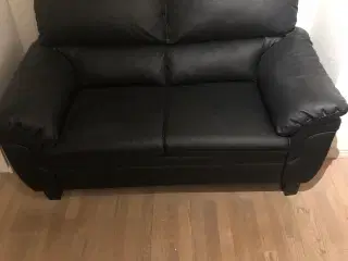 2 personers sofa sort læderlook
