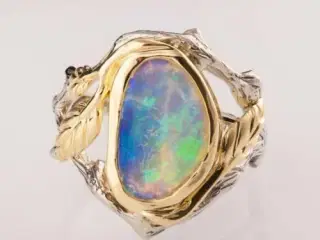 White Fire Opal krystal Ring