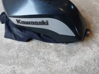 Kawasaki GPZ1100 årg. 1983 Tank