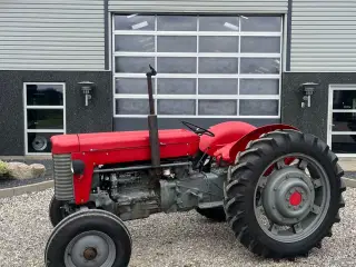 Massey Ferguson 65 Med nye dæk