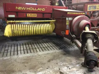 Småballepresser, New Holland 376