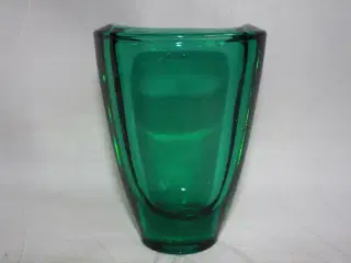 Vase af grønt glas