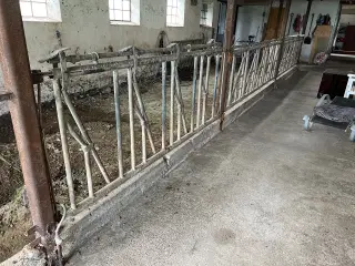 Div staldinventar/fanggitre til løsdriftstald