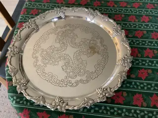 Smukt vintage sølvpletfad-dekorativt drue/vinranke