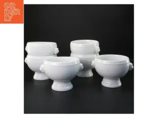Sæt af seks hvide suppeskåle (str. Ø 11,5x9 cm)