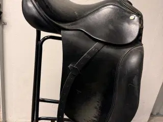 17” dressur sadel sælges