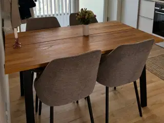 Spisebord med tillægsplade 