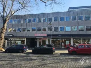 111 m2 kontor/klinik med elevator på Lyngby Hovedgade
