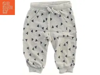 Grå bukser med trekantmønster fra VRS (str. 68)