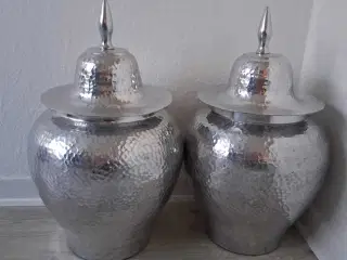 2 sølvfarvede krukker sælges 