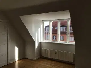 Stort lyst værelse i nyistandsat lejlighed nær Kbh NV, Brønshøj, København