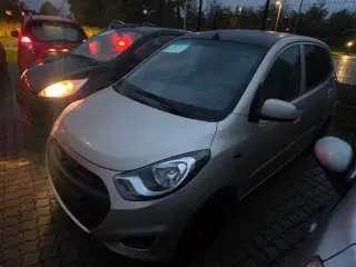 Perfekt i10 . MED syn.  Kan hjælpe med nummerplade