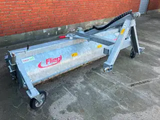 - - - Fliegl ECO 2300 Fejekost