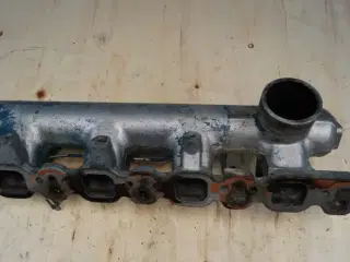 Ford 7710 Manifold E7NN9425BB