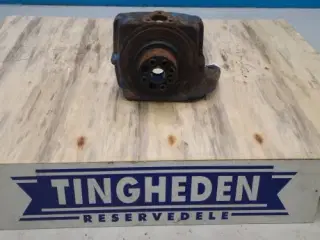 Ford 6610 Holder R. 4472351219 APL325