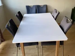 Spisebord inklusiv 6 stole