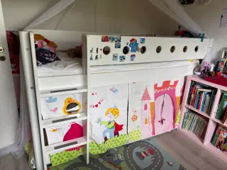 Flexa halvhøj seng